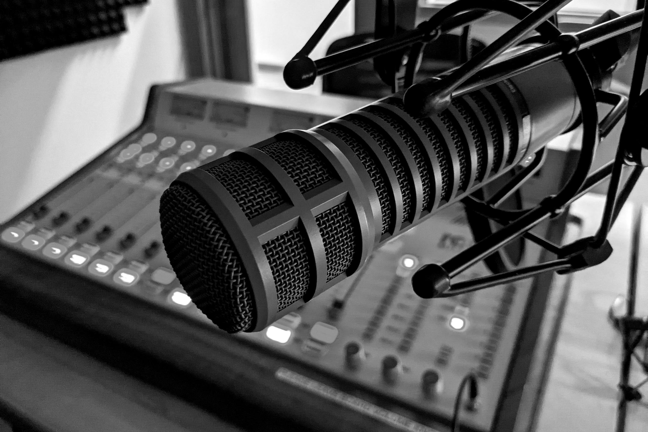 The WBTV-LP console and microphone.